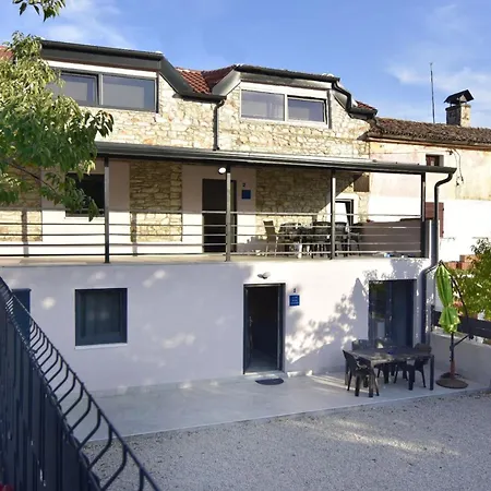 Apartman Comfortable Vacation Retreat With Parking *
