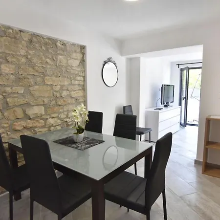 דירה Comfortable Vacation Retreat With Parking Plovanija