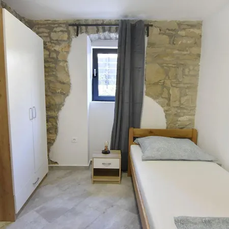 Apartman Comfortable Vacation Retreat With Parking Plovanija