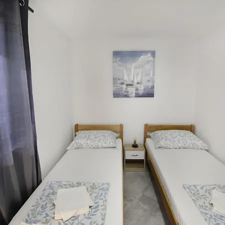 Comfortable Vacation Retreat With Parking * Plovanija