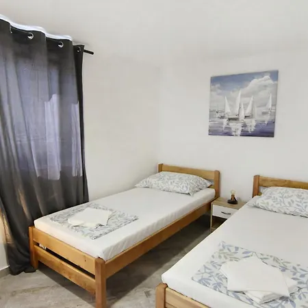 Apartman Comfortable Vacation Retreat With Parking