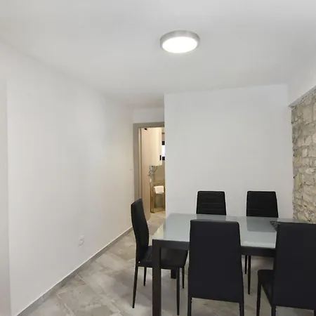 Apartman Comfortable Vacation Retreat With Parking