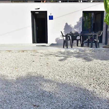 Comfortable Vacation Retreat With Parking דירה Plovanija
