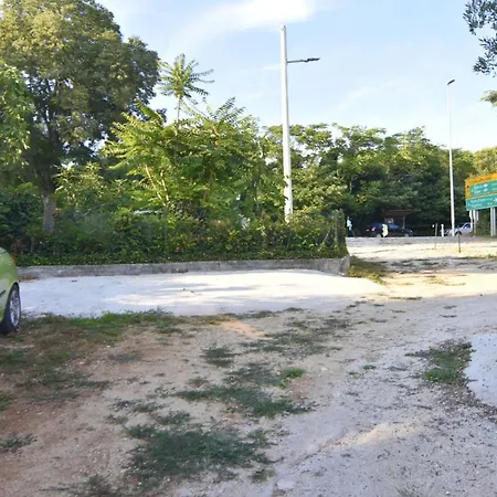 Comfortable Vacation Retreat With Parking דירה